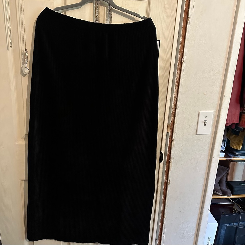 New with tags women’s Volcom corduroy Elegant Black Maxi Skirt XL